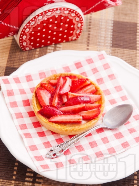 Тарталети с крем и ягоди - снимка на рецептата